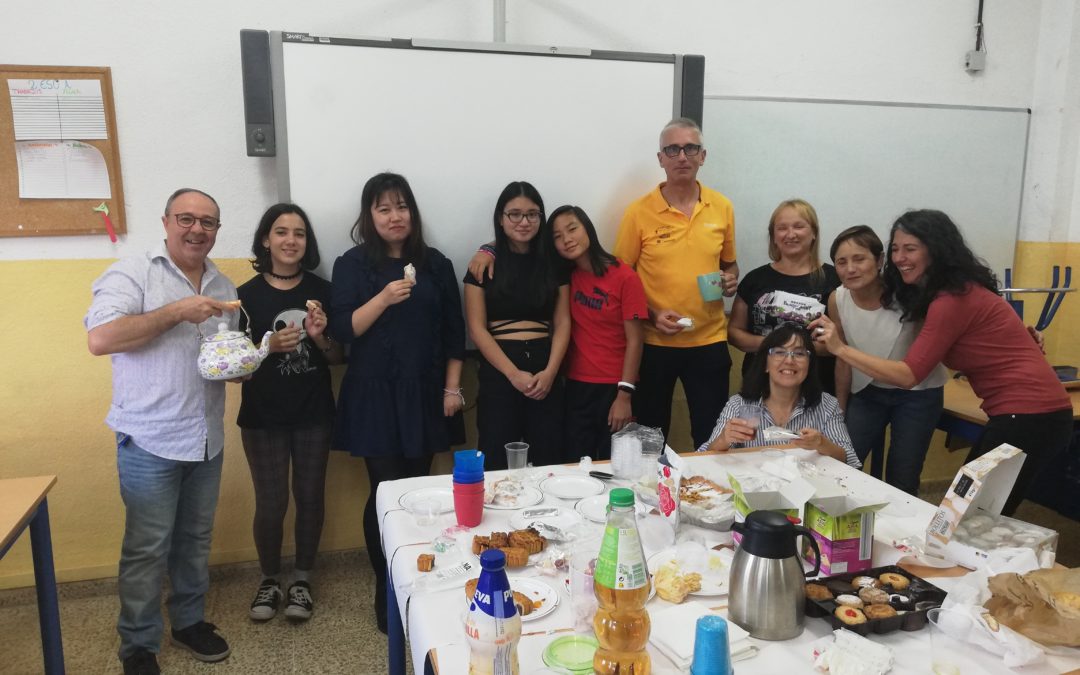 Celebración de la fiesta del otoño en las clases de chino