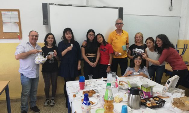 Celebración de la fiesta del otoño en las clases de chino