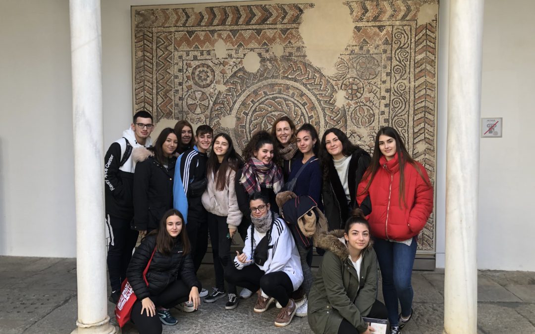 Los alumnos de la asignatura de Patrimonio Cultural andaluz de 1º Bachillerato visitan el Museo Arqueológico y el barrio de los Axares