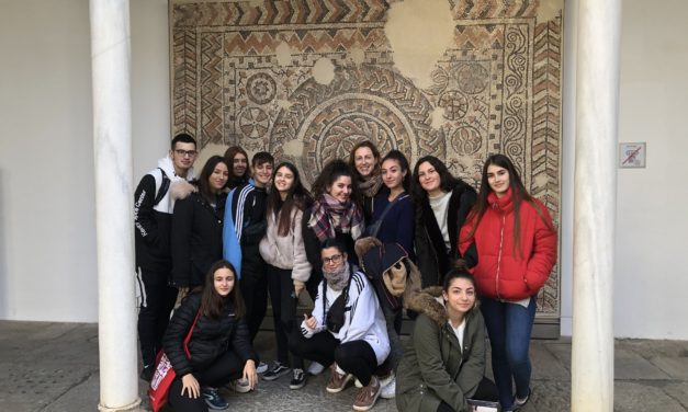 Los alumnos de la asignatura de Patrimonio Cultural andaluz de 1º Bachillerato visitan el Museo Arqueológico y el barrio de los Axares