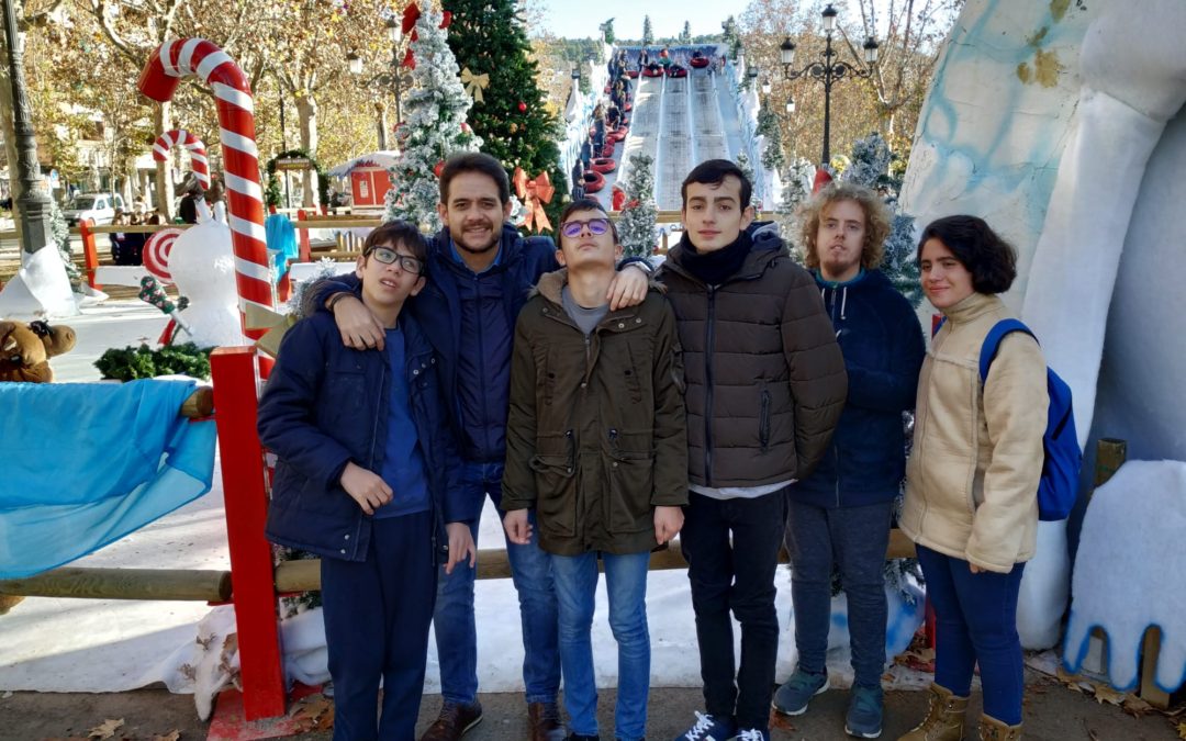 Paseo navideño del Aula Específica y presentación de su tradicional Belén