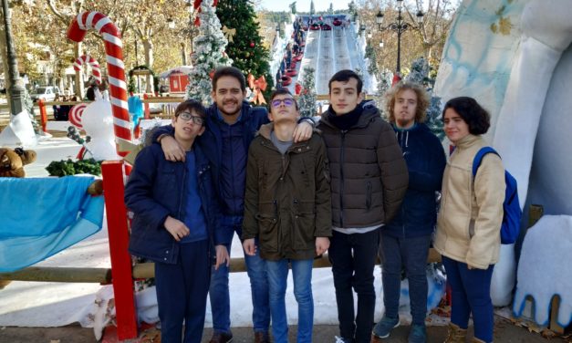 Paseo navideño del Aula Específica y presentación de su tradicional Belén