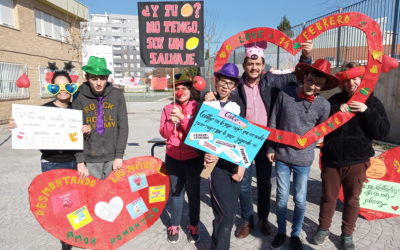 Photocall sobre los mitos del amor romántico