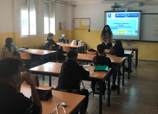 Inicio del programa «Jóvenes y minorías» de la ONG «Movimiento por la Paz»