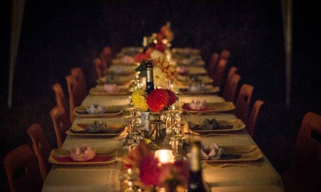 Programa de radio sobre el Día de Acción de Gracias.