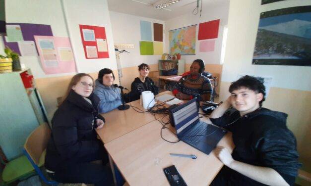 Programa número 135, dedicado a la celebración del Día de la Paz.