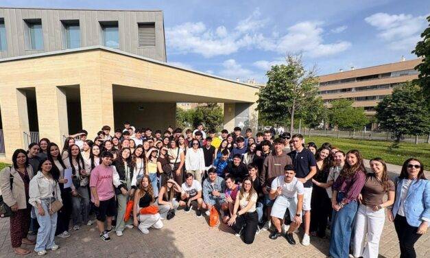 Rumbo al Futuro: El Alumnado de 2º de Bachillerato Visita el Salón del Estudiante de la UGR