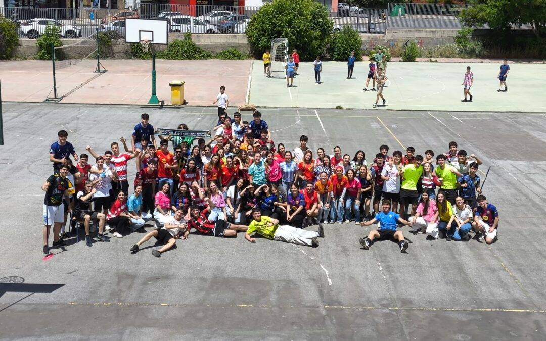 El alumnado de 2º de Bachillerato se despide de las aulas con creatividad, madurez y mucho color