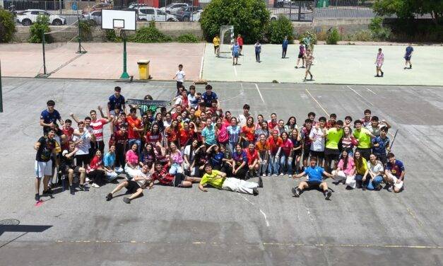 El alumnado de 2º de Bachillerato se despide de las aulas con creatividad, madurez y mucho color