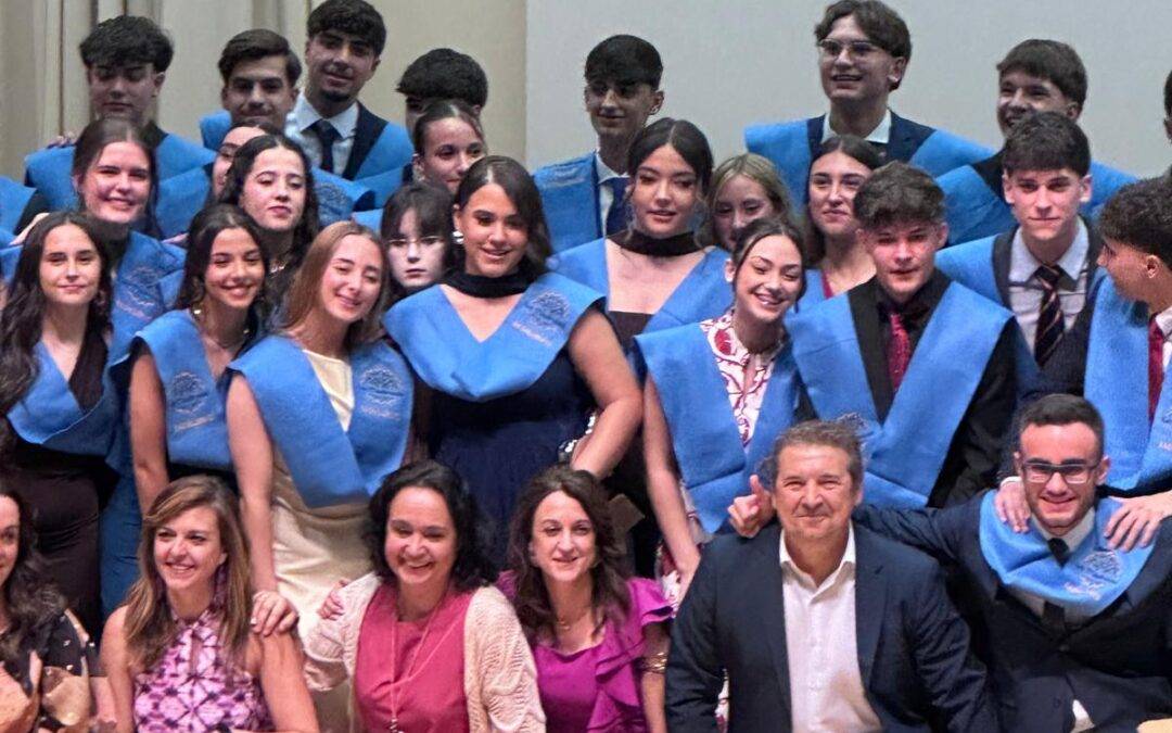 🎓✨ ¡NUESTRO ALUMNADO DE 2º DE BACHILLERATO YA SE HA GRADUADO! ✨🎓