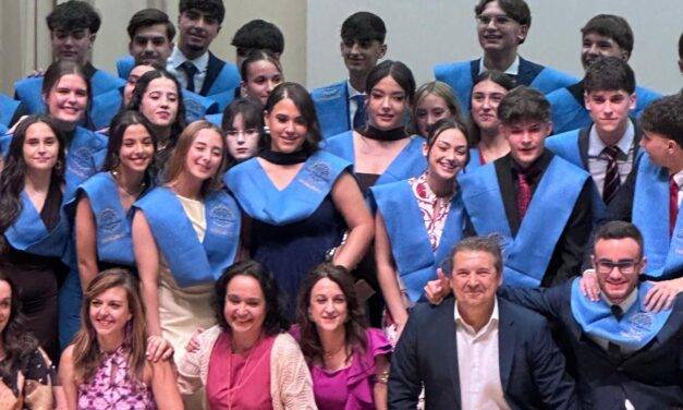 🎓✨ ¡NUESTRO ALUMNADO DE 2º DE BACHILLERATO YA SE HA GRADUADO! ✨🎓